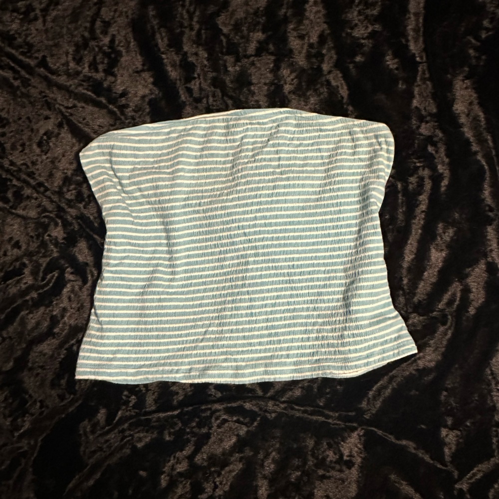 American Eagle ‘Soft & Sexy’ tube cropped top